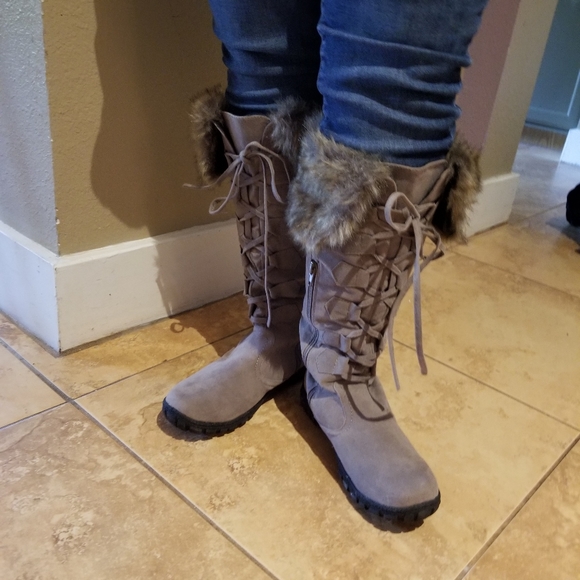 Boots - Picture 2 of 5